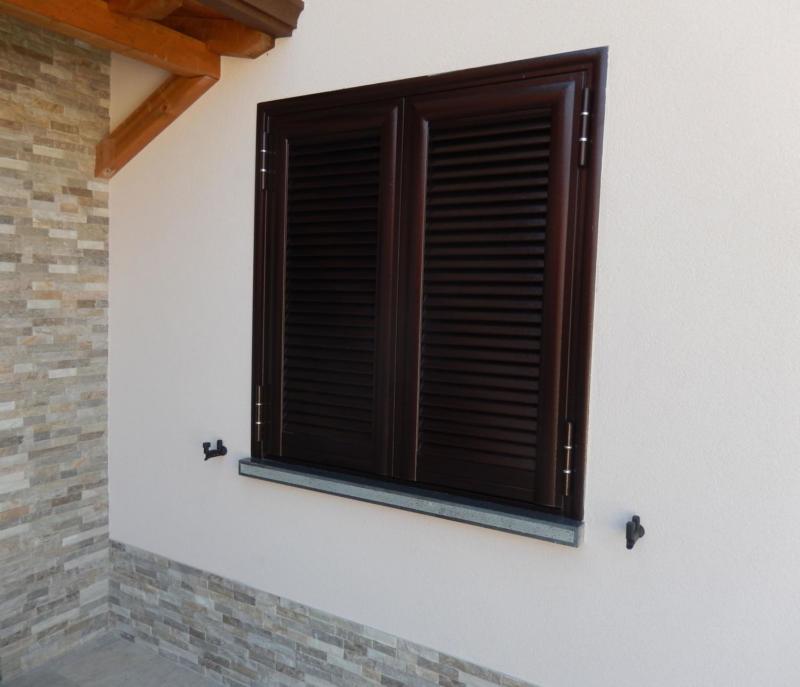 persiana-blindata-orientabile-in-acciaio-colore-rame-martellato-8